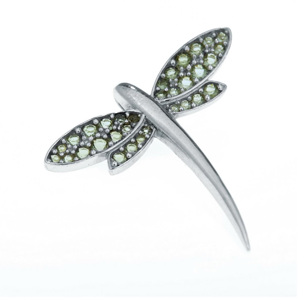 Pendente libellula in argento rodiato con ali a pavé di moldaviti verdi faccettate e coda affusolata