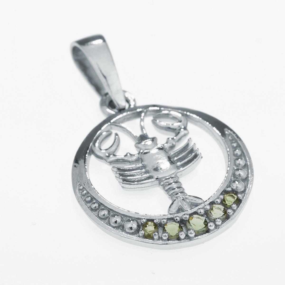 Pendente in argento 925 con segno zodiacale Cancro e moldaviti verdi faccettate sul bordo