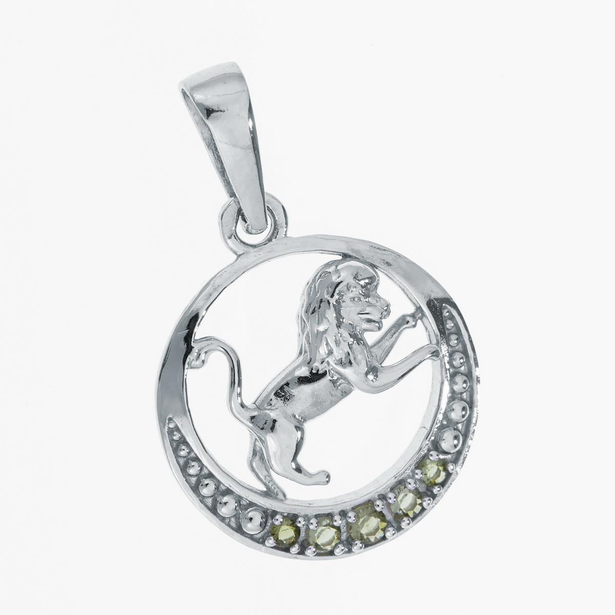 Pendente in argento 925 con leone rampante e moldaviti faccettate verdi sul bordo del cerchio