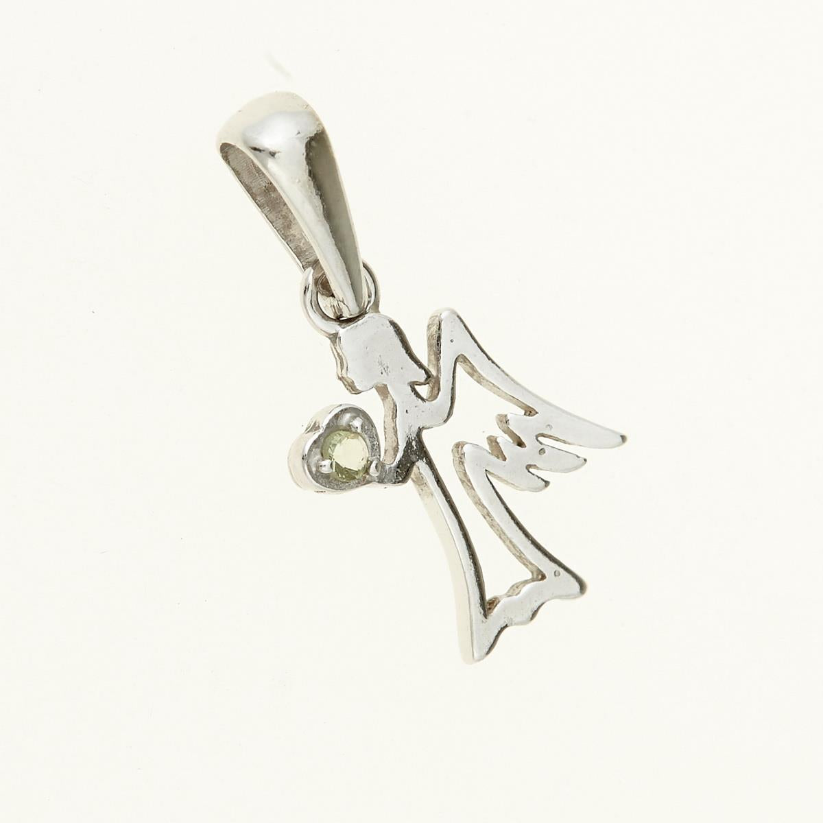 Pendente angelo traforato in argento rodiato con piccola moldavite verde faccettata dentro un cuore