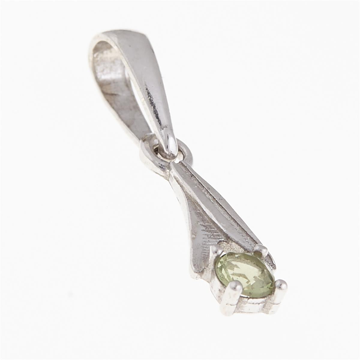 Pendente in argento rodiato di forma affusolata con moldavite faccettata verde chiaro su castone a quattro griffe