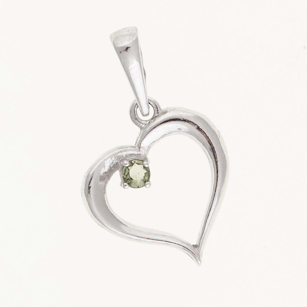Pendente a cuore aperto in argento rodiato con piccola moldavite faccettata verde chiara su griffe