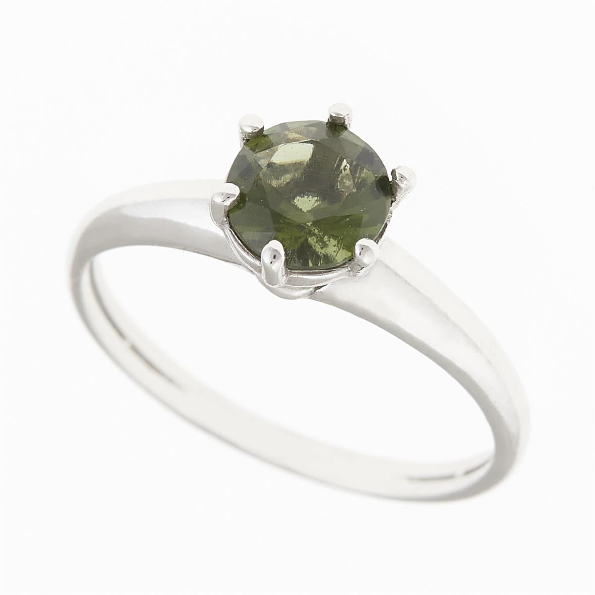 Anello solitario in argento rodiato con moldavite verde oliva tonda montata a sei griffe