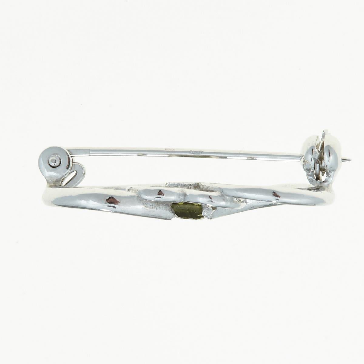 Silver brooch with moldavite – heart 5092