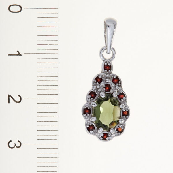 Pendente in argento con moldavite e granati 1039