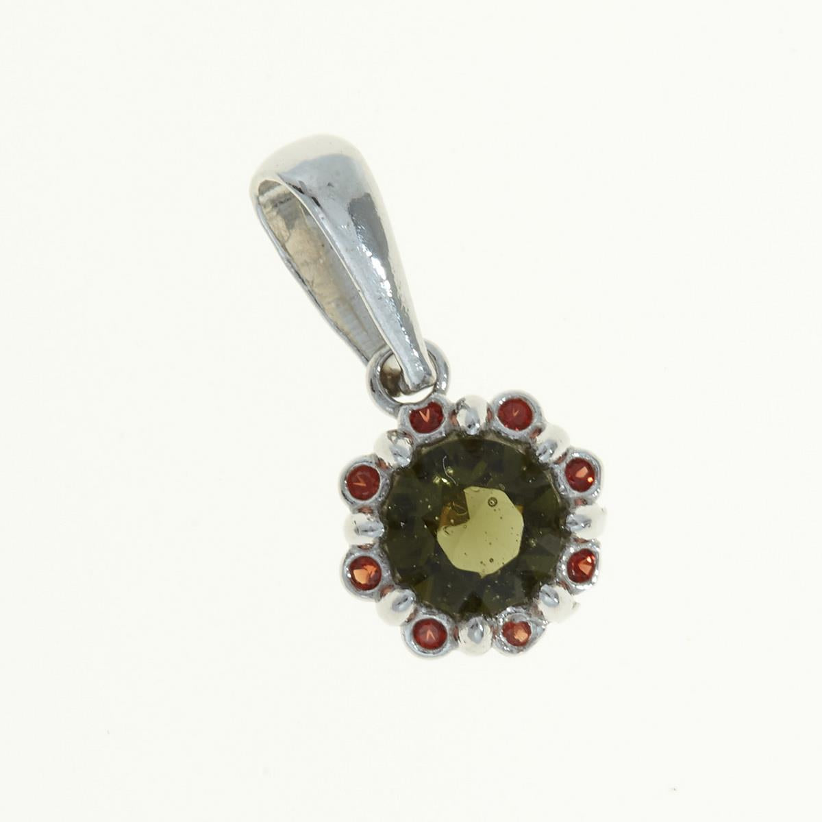 Pendente in argento rodiato con moldavite tonda faccettata verde oliva e corona di granati rossi