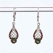 Orecchini in argento con moldavite e granati 2166-4
