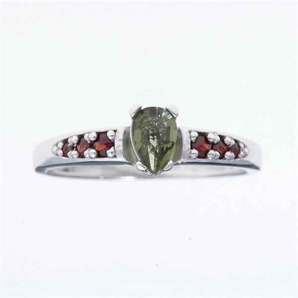 Anello Argento con moldavite e granati