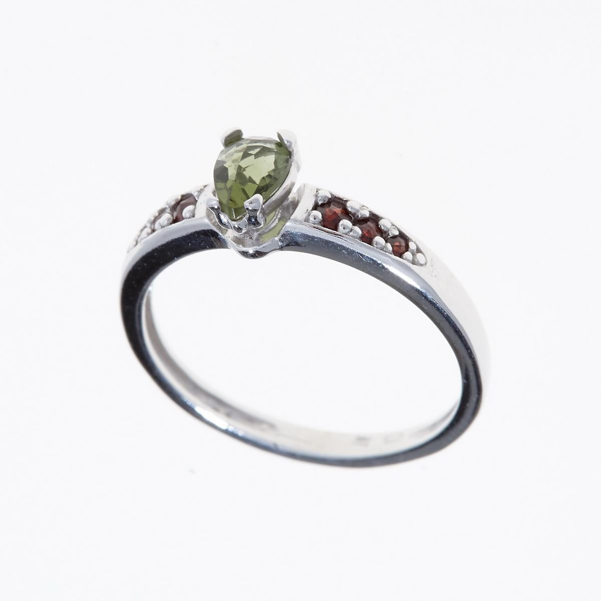 Silver ring mit moldavite and garnets