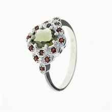 Anello in argento con moldavite e granati 3039