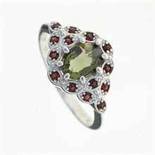 Anello in argento con moldavite e granati 3039
