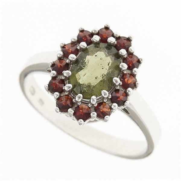 Anello in argento con moldavite e granati 3075