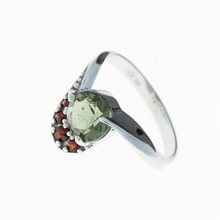 Anello in argento con moldavite e granati 3112