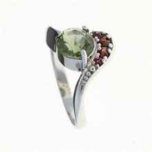 Anello in argento con moldavite e granati 3112