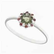 Anello in argento con moldavite e granati 3125