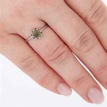 Anello in argento con moldavite e granati 3125