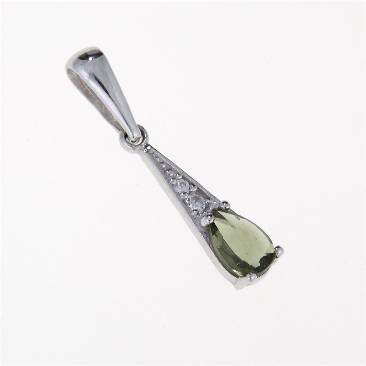 Pendente in argento rodiato con moldavite faccettata a goccia verde e tre zirconi incolori