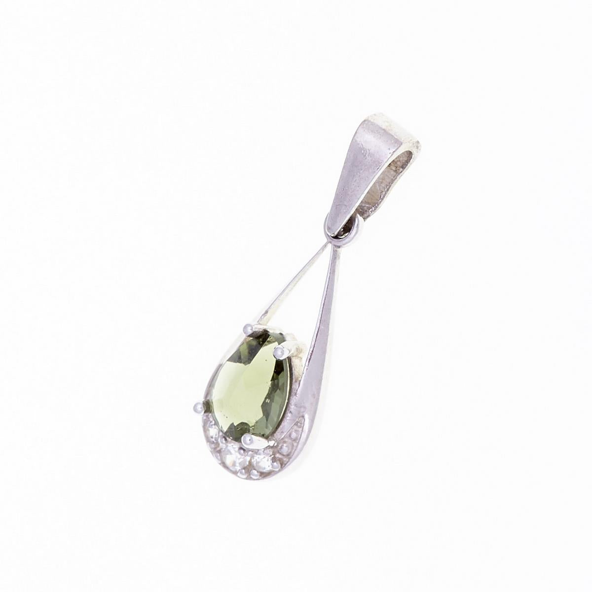 Pendente a goccia in argento rodiato con moldavite ovale faccettata verde e zirconi bianchi alla base