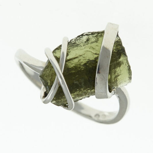 Anello in argento con natural moldavite 7068