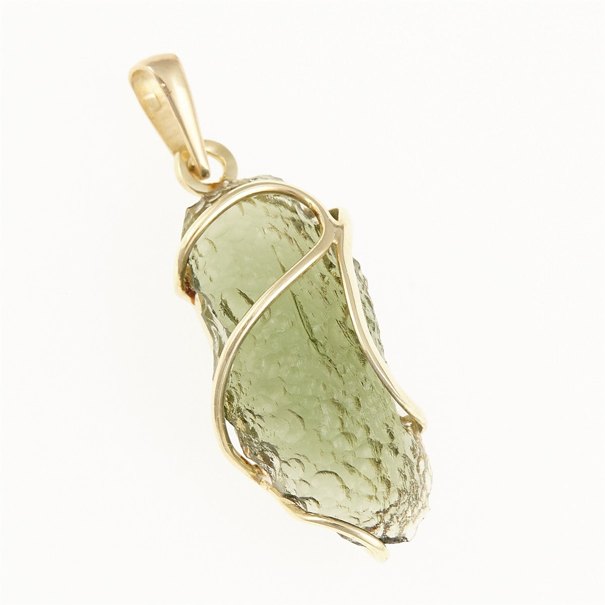 Golden pendant with a moldavite 090