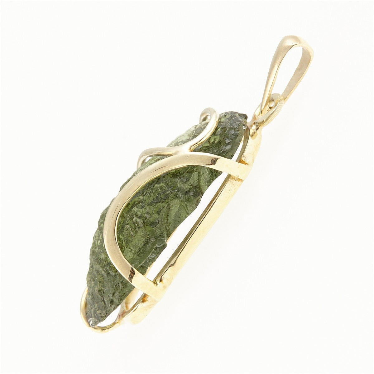 Golden pendant with a moldavite 090