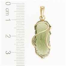 Ciondolo dorato con il codice moldavite 090