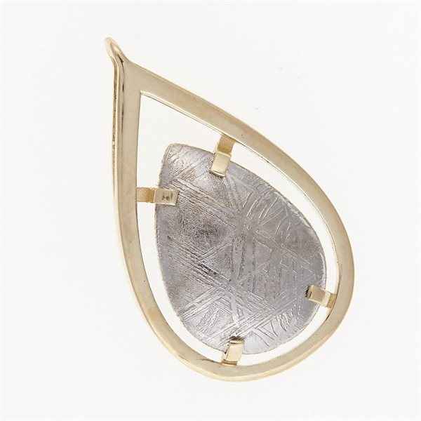 Ciondolo dorato con codice meteorite 001