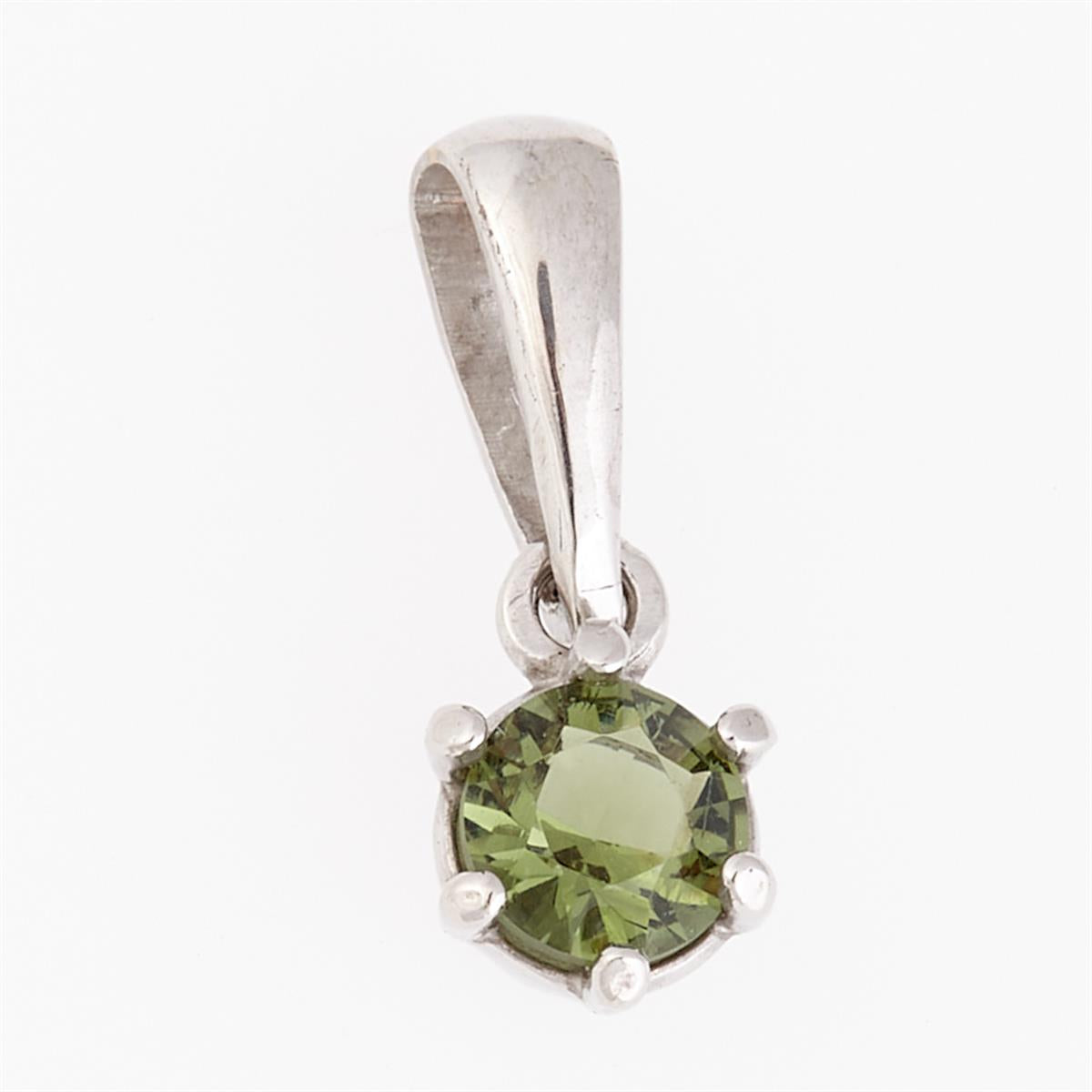 Pendente in oro con moldavite faccettata rotonda verde oliva, sei griffe e bail piatta lucida