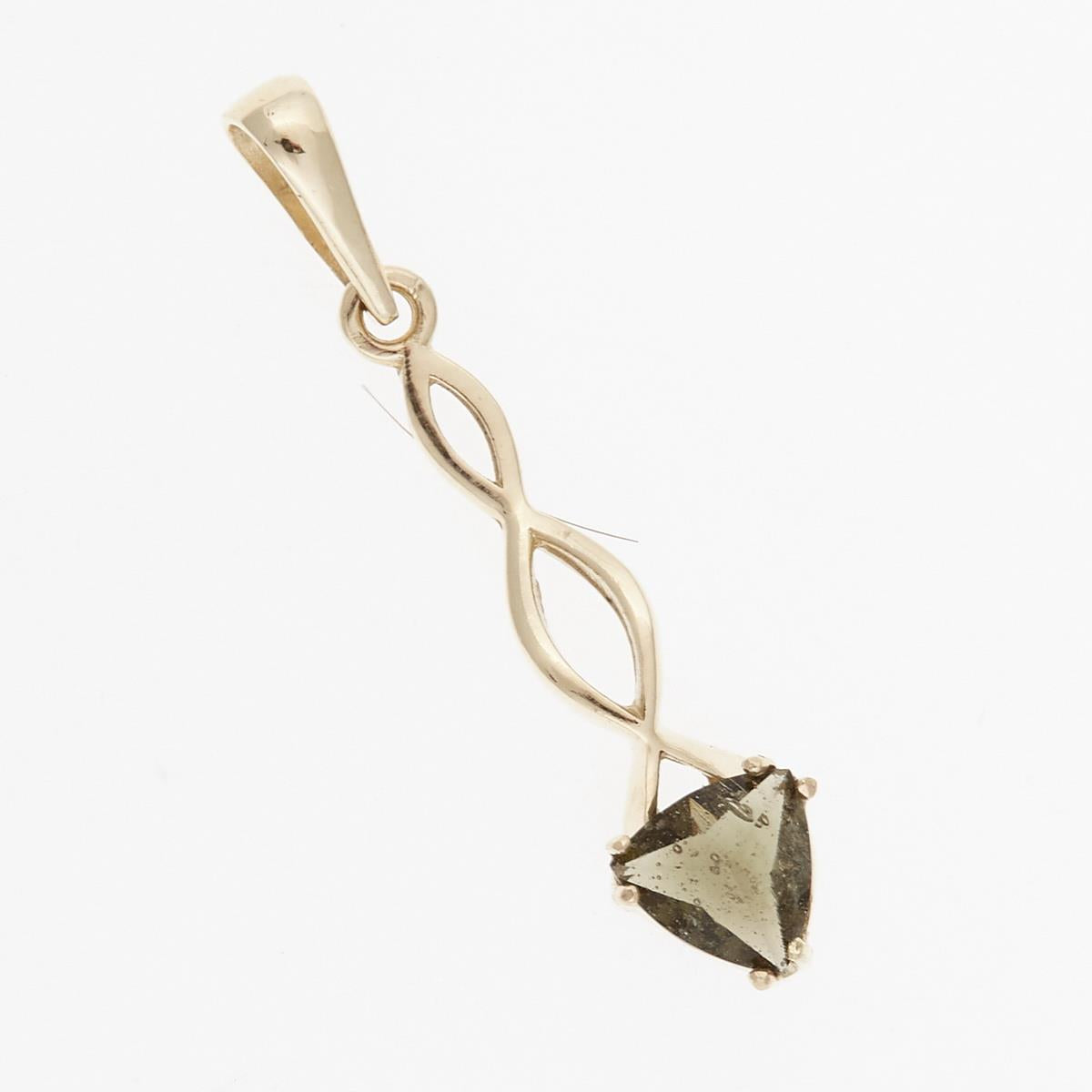 Pendente in oro giallo con moldavite faccettata triangolare verde oliva su montatura intrecciata