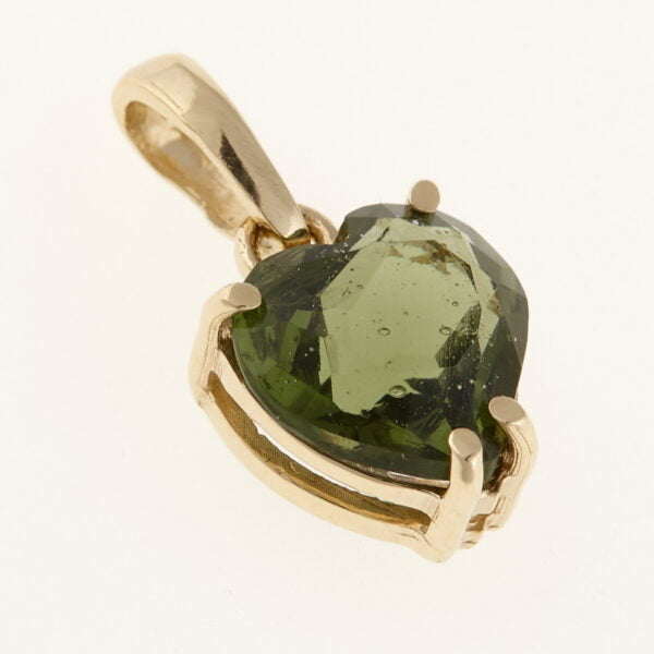 Pendente in oro con moldavite – cuore 1292