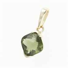 Ciondolo dorato con codice moldavite 1494