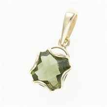 Golden pendant with moldavite 1527