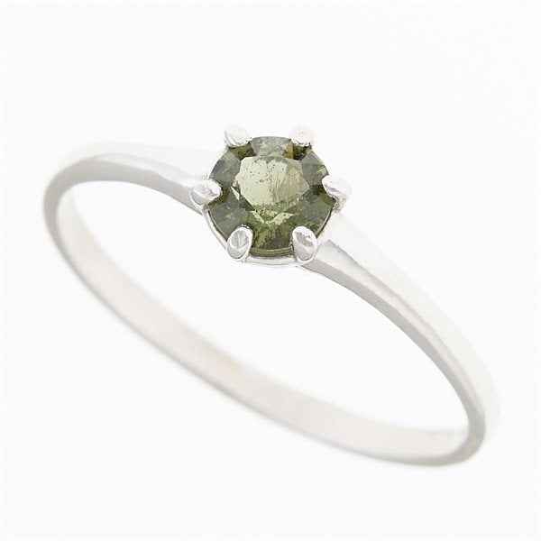 Anello dorato con moldavite 3138