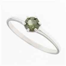 Anello dorato con moldavite 3138