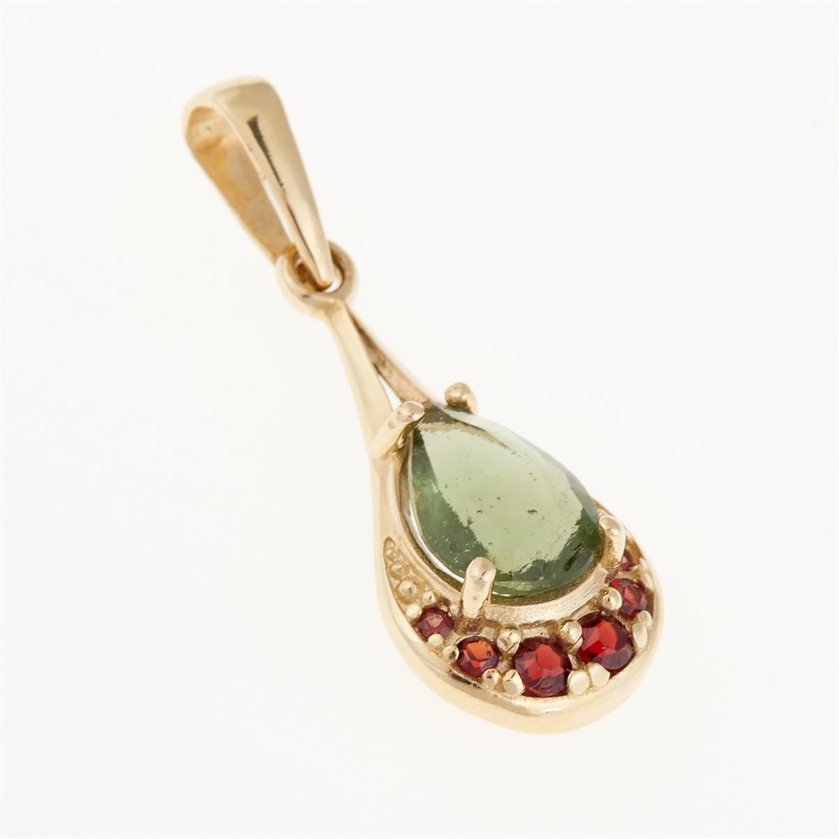 Pendente in oro giallo con moldavite verde a goccia e sei granati rossi tondi alla base