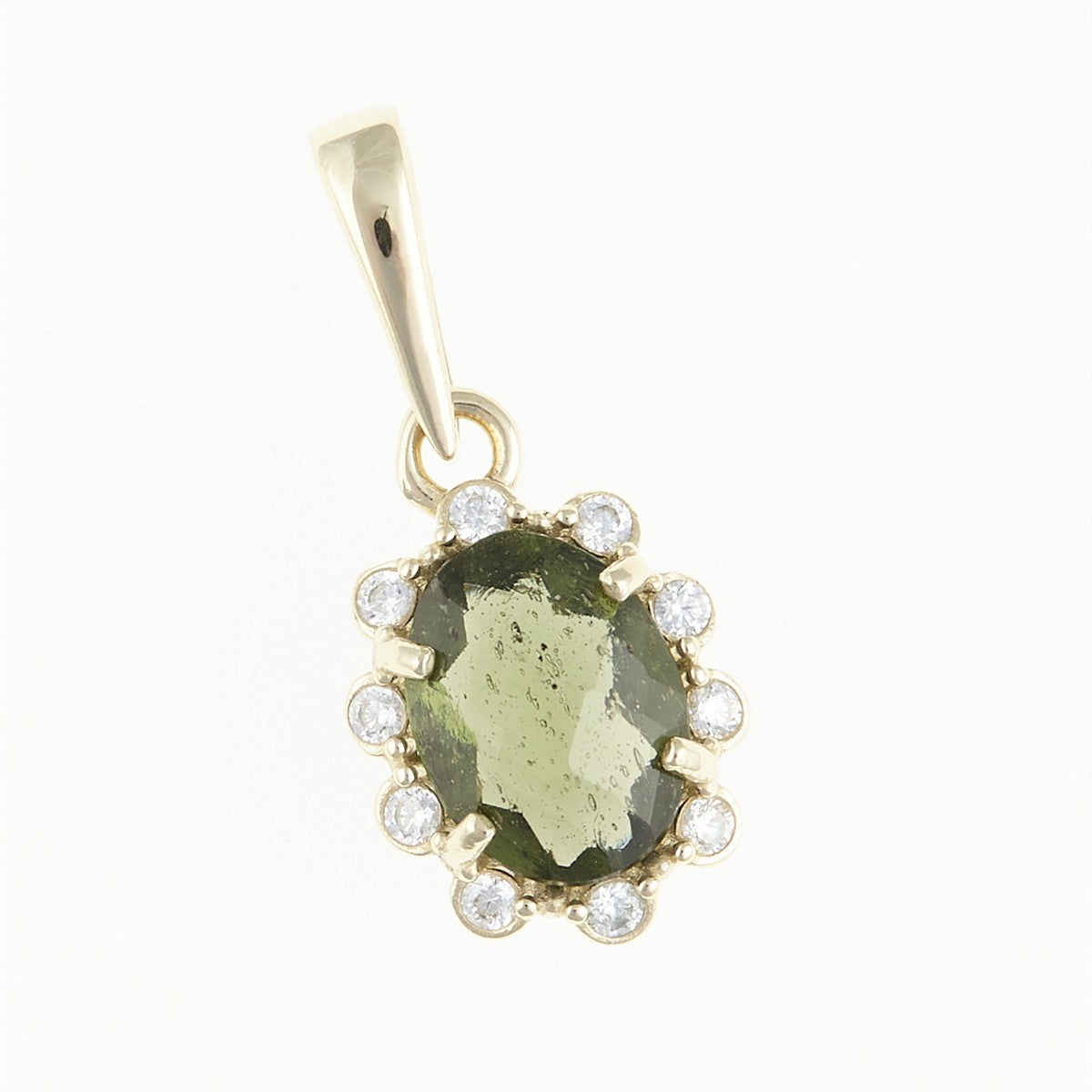 Pendente in oro giallo con moldavite ovale faccettata verde oliva contornata da zirconi incolori