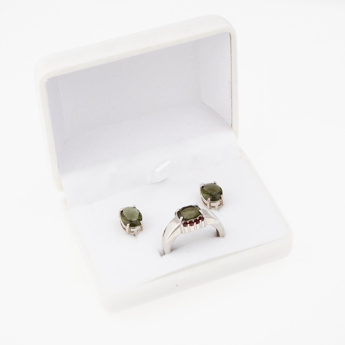 Gift box for a earrings or pendant