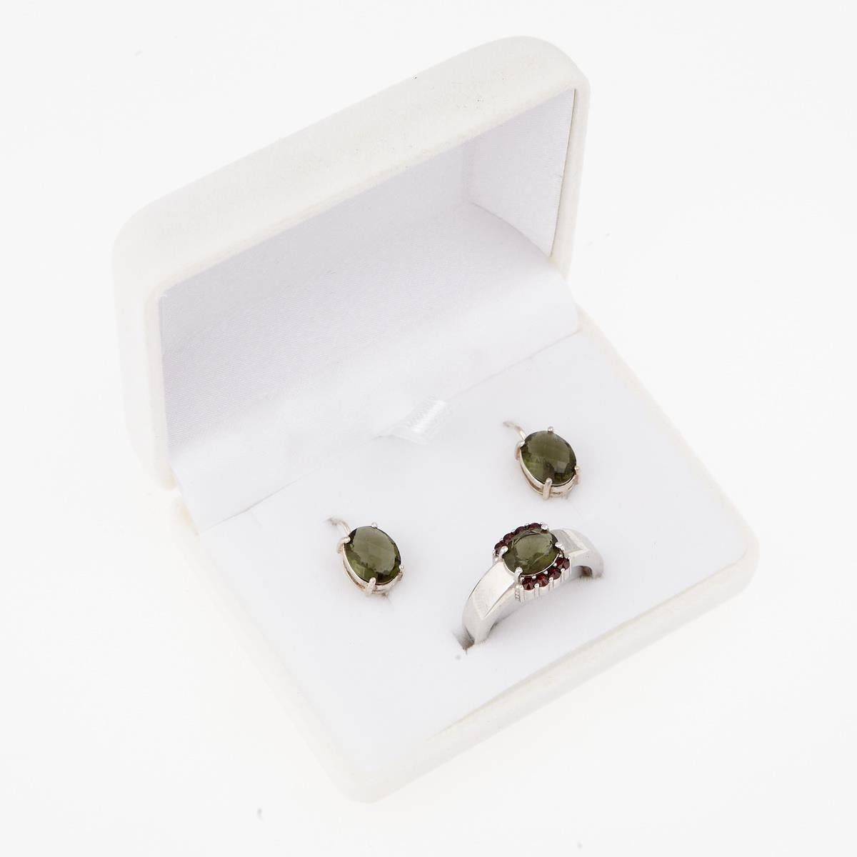 Gift box for a earrings or pendant