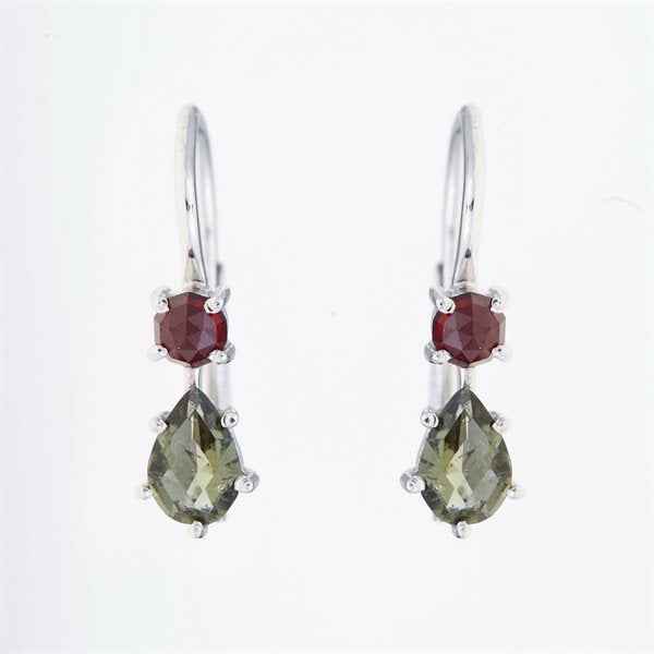 Orecchini in argento con moldaviti e granati 5538-2