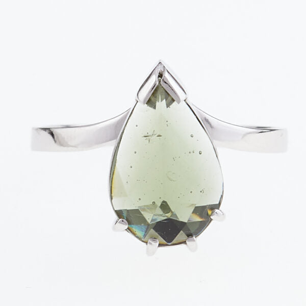 Anello in argento con moldavite 004