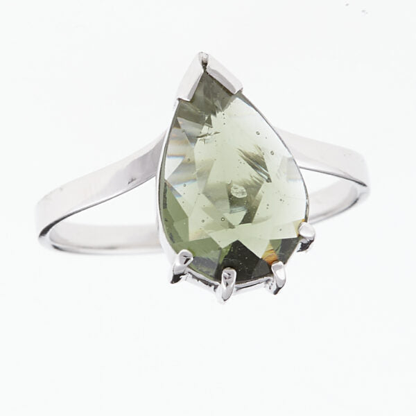 Anello in argento con moldavite 004