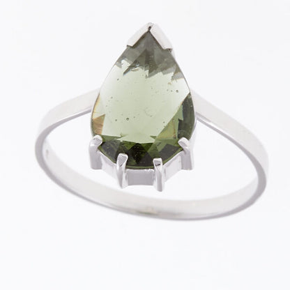 Anello in argento con moldavite 004