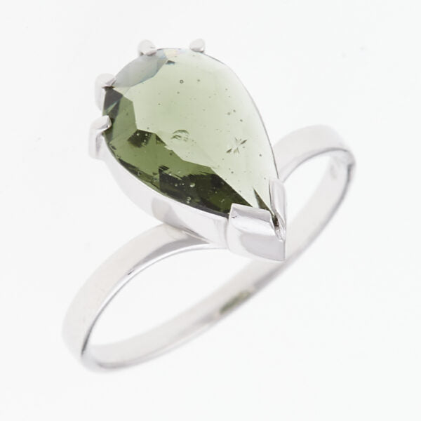 Anello in argento con moldavite 004