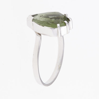 Anello in argento con moldavite 004