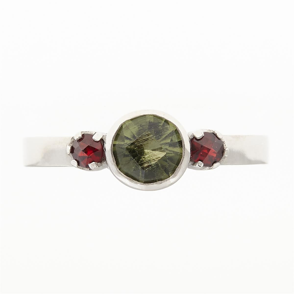Silver ring mit moldavite and garnets 2368