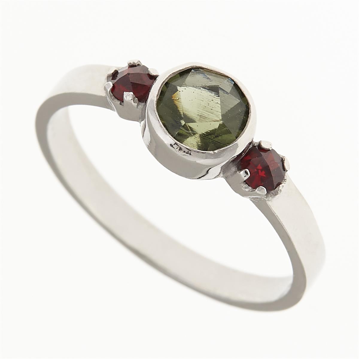 Silver ring mit moldavite and garnets 2368