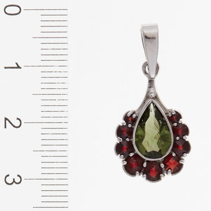 Pendente in argento con moldavite e granati 9026