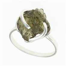 Anello in argento con pietra naturale moldavite 25-009