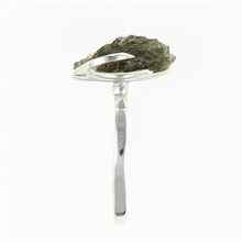 Anello in argento con pietra naturale moldavite 25-009