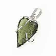 Ciondolo in argento con moldavite - cuore MB26-010